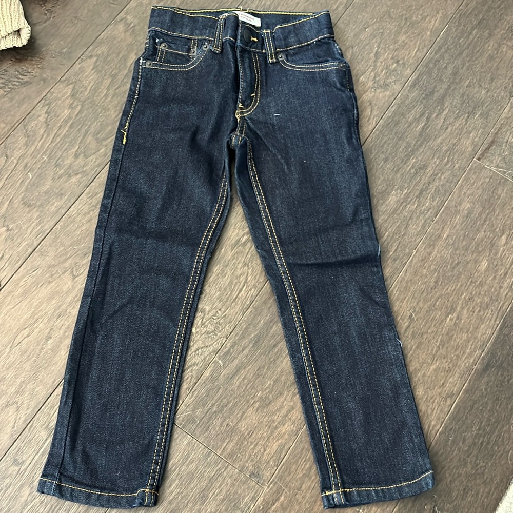 New never worn Levi 511 Size 5 Regular